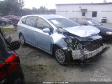 Toyota Prius V 2012 Light Blue 1.8L