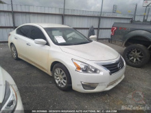 Nissan Altima 2013 White 2.5L