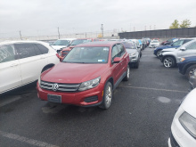 Volkswagen Tiguan S W/Sunroof 2012 Red 2.0L