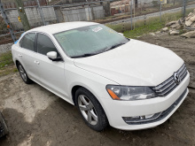  Volkswagen Passat S 2015 White 1.8L