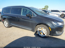 Chrysler Pacifica Touring L 2020 Black 3.6L