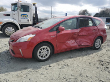 Toyota Prius V 2014 Red 1.8L