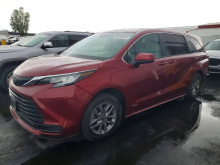 Toyota Sienna Le 2021 Red 2.5L 