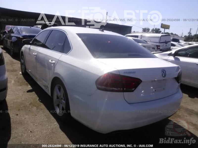 Volkswagen Passat 2012 White 2.5L