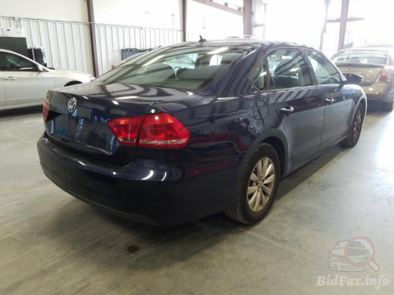 Volkswagen Passat 2012 Blue 2.5L 5