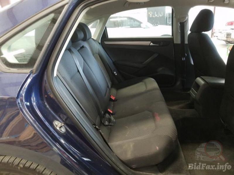 Volkswagen Passat 2012 Blue 2.5L 5