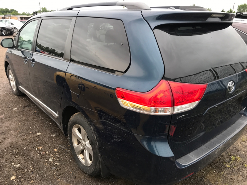 Toyota Sienna Le 2012 Blue 3.5L 6