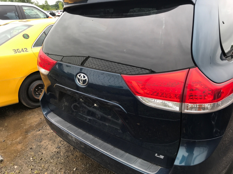 Toyota Sienna Le 2012 Blue 3.5L 6