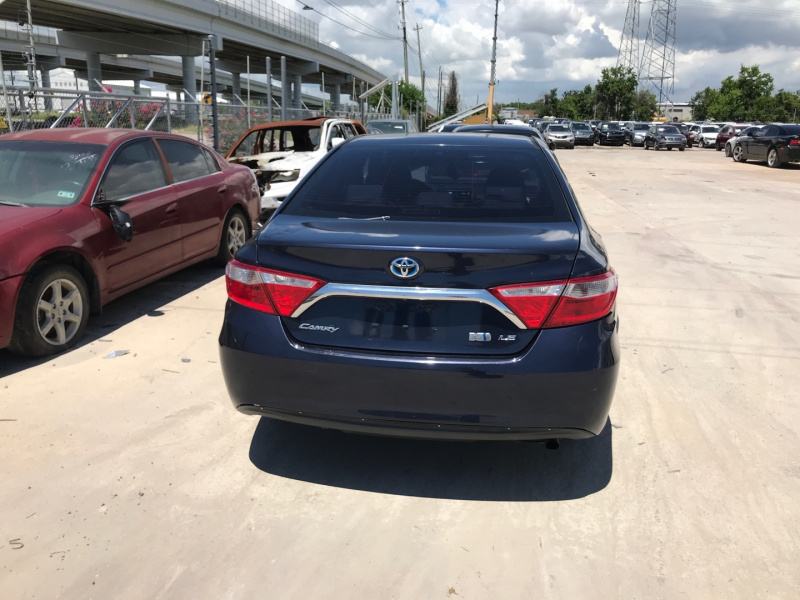  Toyota Camry Hybrid Le 2015