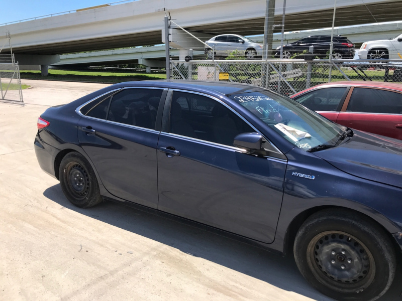  Toyota Camry Hybrid Le 2015