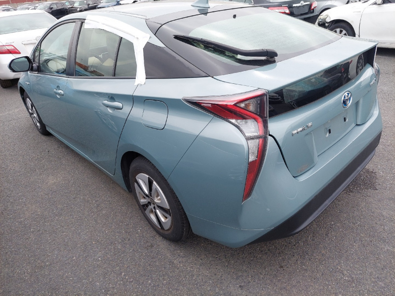 Toyota Prius Four 2016 Green 1.8L