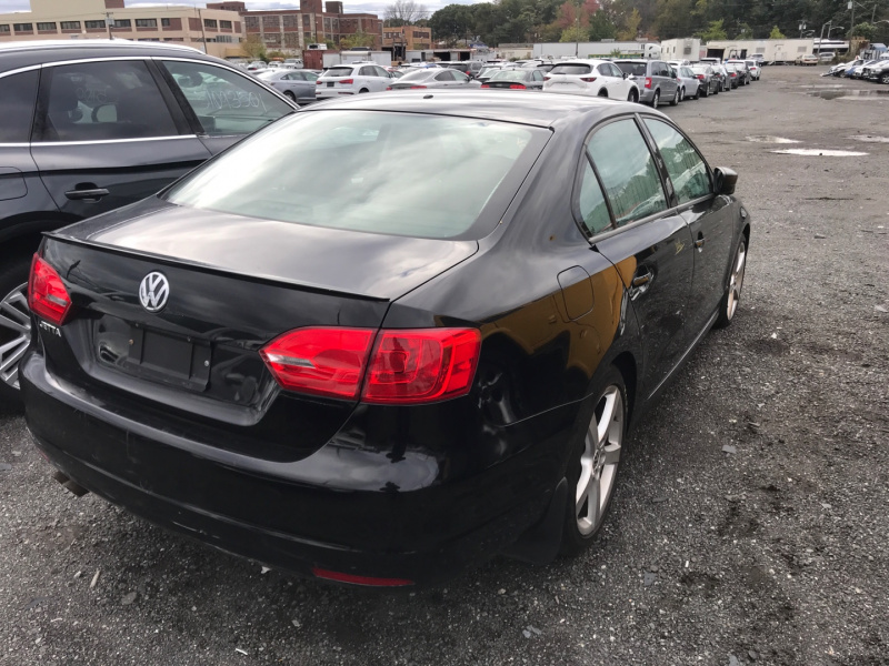 Volkswagen Jetta Base 2012