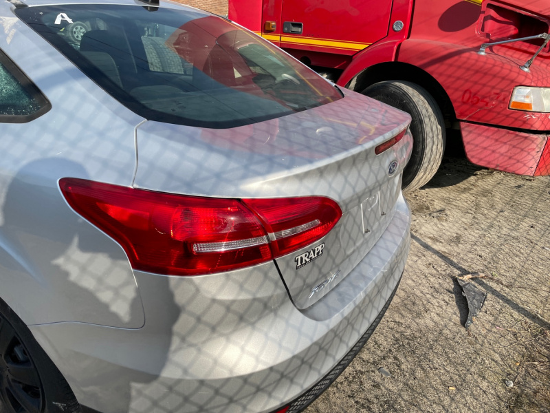 Ford Focus S 2018 Silver 2.0L 4 