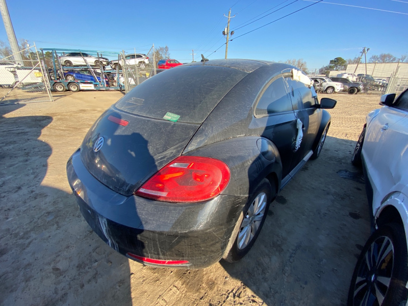 Volkswagen Beetle 2013 Black 2.5L 5