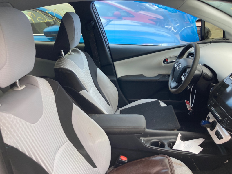 Toyota Prius 2016 Silver 1.8L 