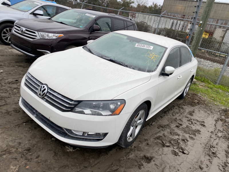  Volkswagen Passat S 2015 White 1.8L