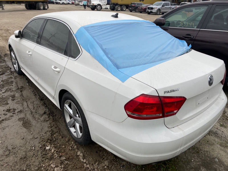  Volkswagen Passat S 2015 White 1.8L