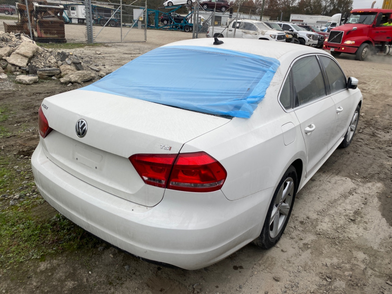  Volkswagen Passat S 2015 White 1.8L