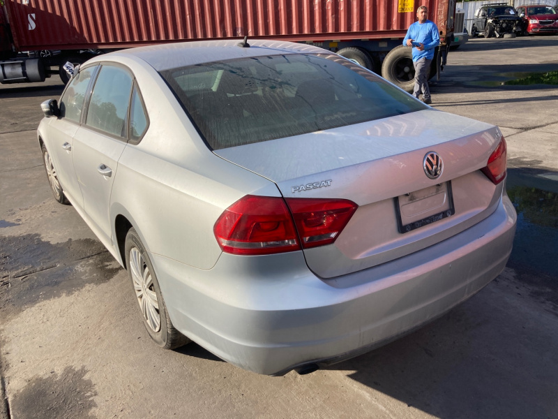 Volkswagen Passat S 2015 Silver 1.8L