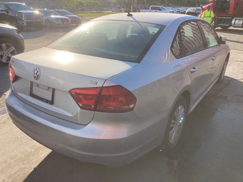 Volkswagen Passat S 2015 Silver 1.8L