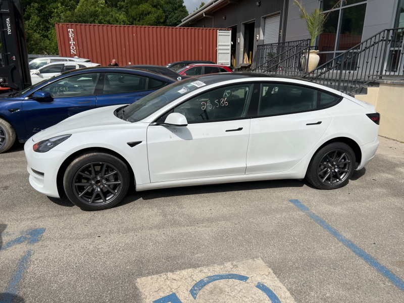 Tesla Model 3 2022 White