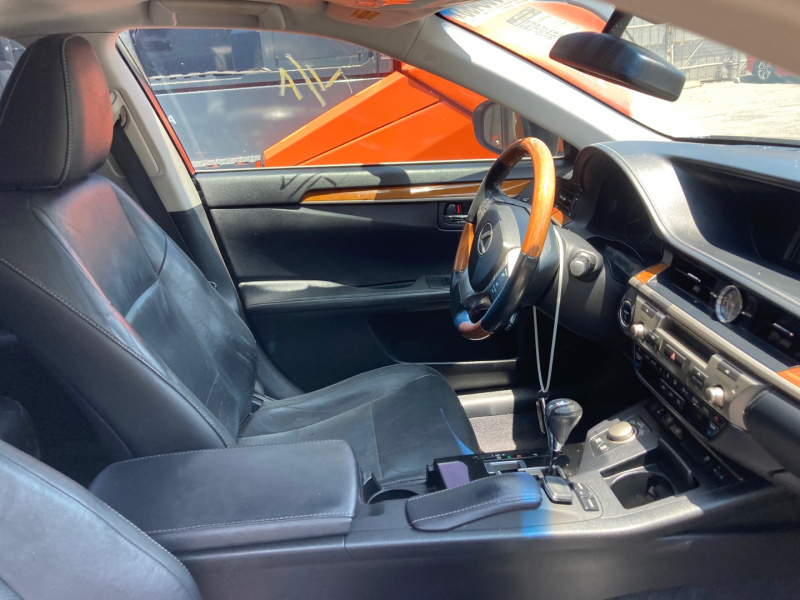 Lexus Es 300H 2015 Black 2.5L