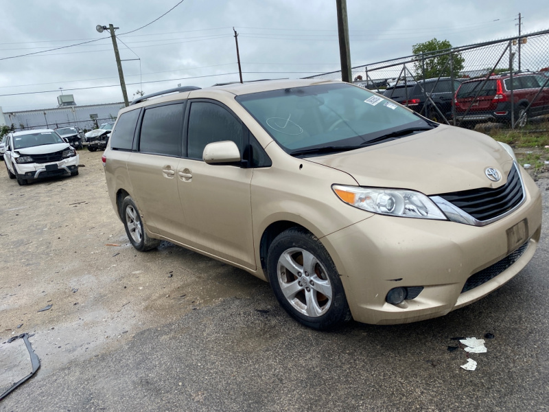 Toyota Sienna Le 2012 Beige 3.5L