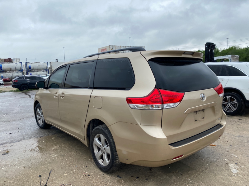 Toyota Sienna Le 2012 Beige 3.5L