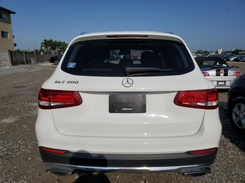 Mercedes-Benz Glc 300 2019 White 2.0L