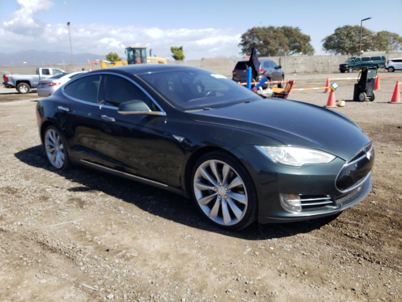 Tesla Model S 2014