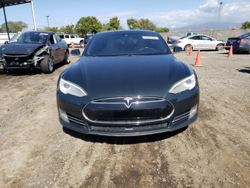 Tesla Model S 2014