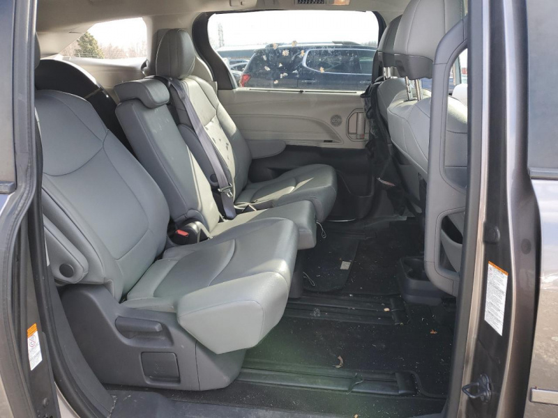 Toyota Sienna Xle 2021 Charcoal 2.5L