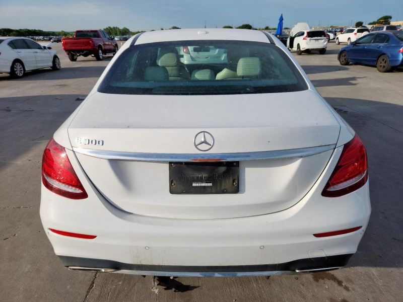 Mercedes-Benz E 300 2017 White 2.0L