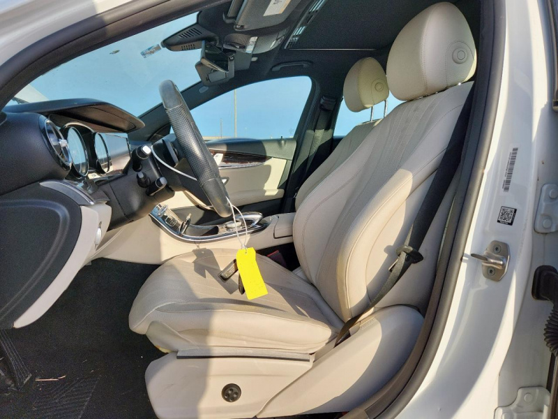 Mercedes-Benz E 300 2017 White 2.0L