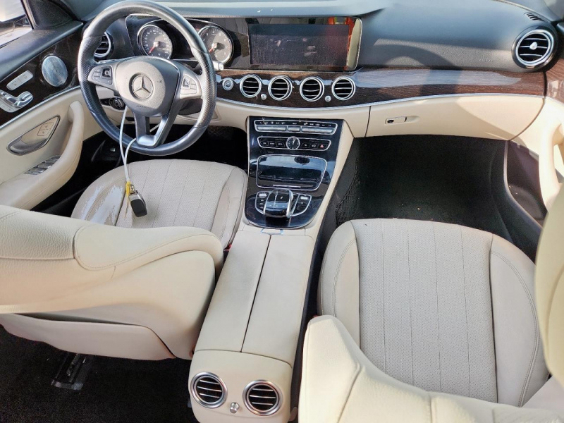 Mercedes-Benz E 300 2017 White 2.0L