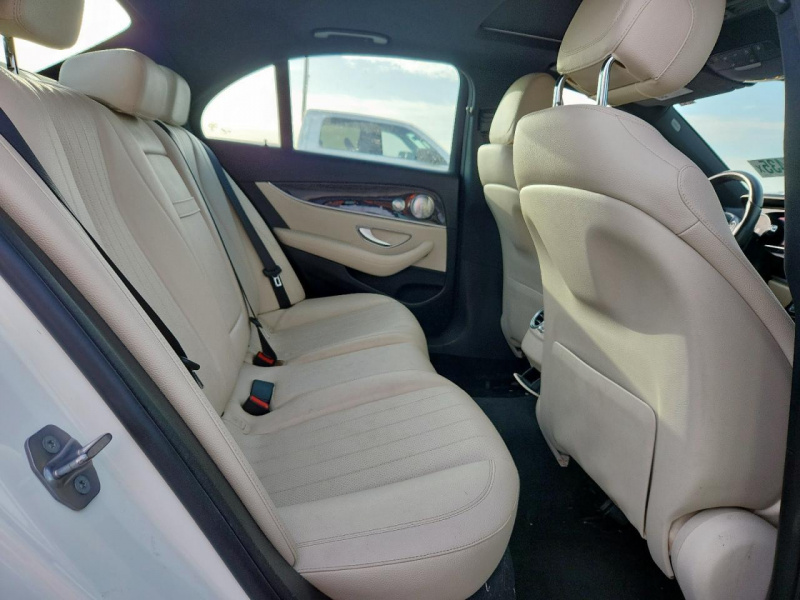 Mercedes-Benz E 300 2017 White 2.0L
