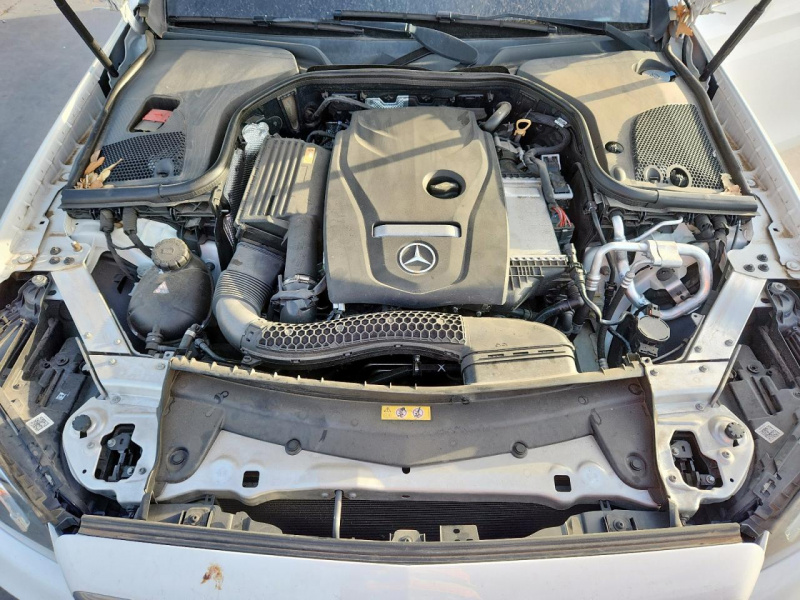 Mercedes-Benz E 300 2017 White 2.0L