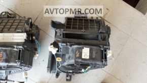 Corpul gol al ventilatorului, partea dreaptă a Toyota Camry v30.