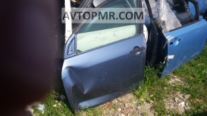 Geamul ușii din față stânga a unui Toyota Rav4 06-12.