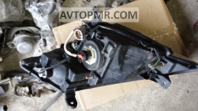 Far dreapta față Nissan Murano z50 03-08, gol, cu halogen, pentru polizare.