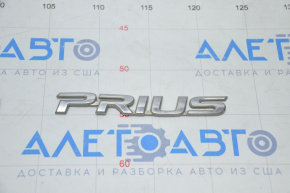 Emblema cu inscripția PRIUS de pe ușa portbagajului Toyota Prius 2004-2009.