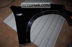 Aripa dreapta fata BMW X5 E70 07-10 cu spalator de parbriz inclus.