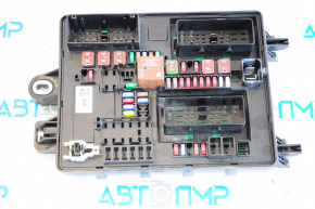 Blocul de siguranțe din spatele aripii stângi FUSE & RELAY BOX Cadillac ATS 13- 2.0T 2.5