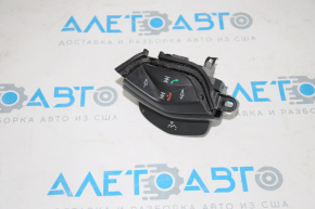 Butoanele de control de pe volanul din partea de jos dreapta a Ford Focus mk3 11-14 pre-restilizare.