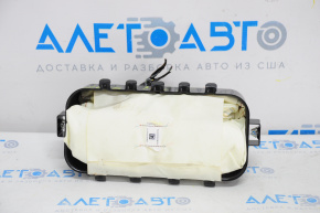 Airbag-ul pasagerului din bordul Ford Fusion mk5 13-16, cu cartușul pirotehnic ruginit.