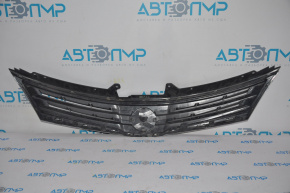 Grila radiatorului Nissan Versa 1.8 10-12 s-a umflat cromată