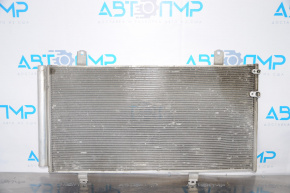 Radiatorul condensatorului de aer condiționat Toyota Camry v40 2.4, 3.5 este stricat.