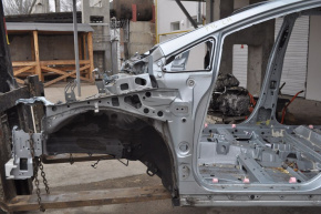 Partea din față stânga Toyota Prius V 12-17