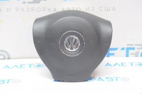 Airbagul de siguranță în volanul șoferului VW Passat b7 12-15 USA negru, se poate vedea conturul airbagului.