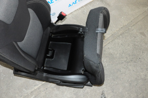 Scaun de pasager Jeep Cherokee KL 14-18 fără airbag, manual, material textil negru cu inserții gri.